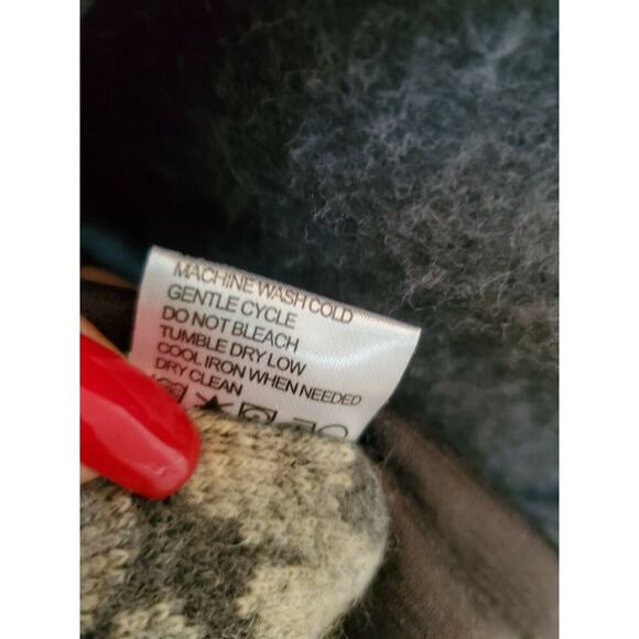 Trisha Tyler Crew Neck Cardigans Sweater - Picture 9 of 11